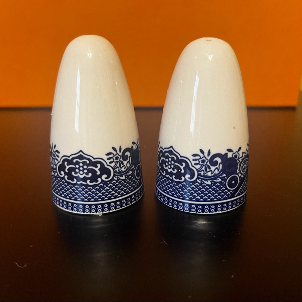 Churchill Blue Willow Salt And Pepper Shakers